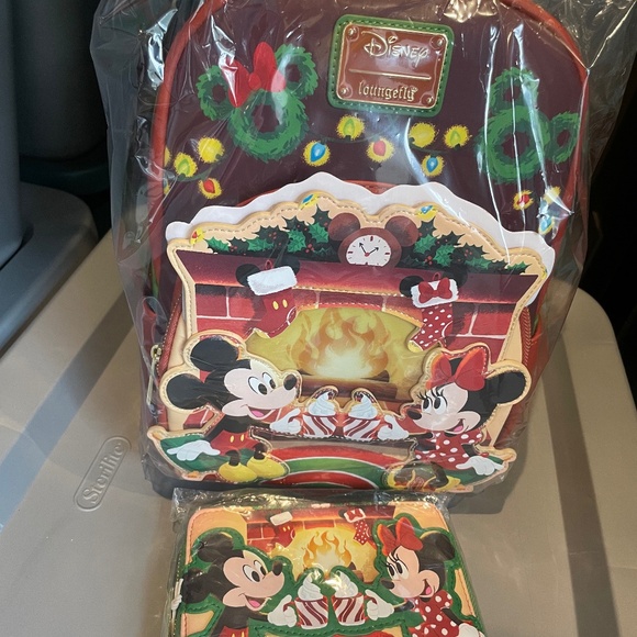 NWT Mickey and Minnie Fireplace Mini Backpack and Wallet Set